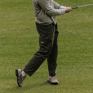 Manors Golf Greenskeeper Chino Trouser Dark Olive Size 30 – Men’s Golf Pants